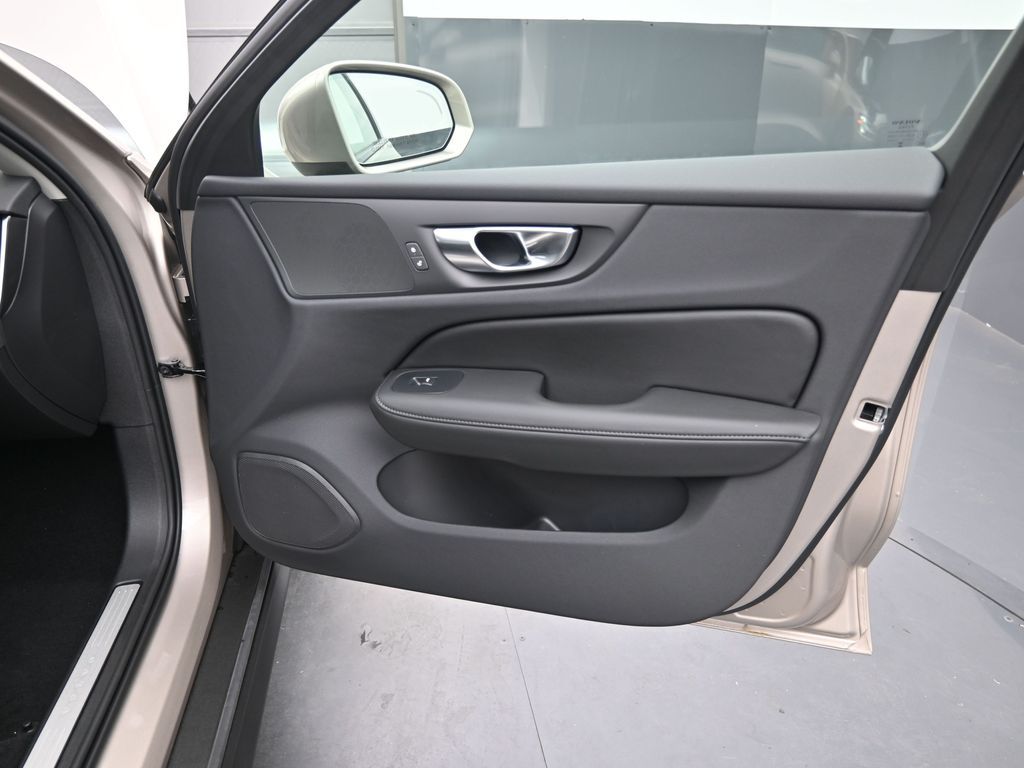 2026 Volvo V60 Cross Country Plus - Photo 35
