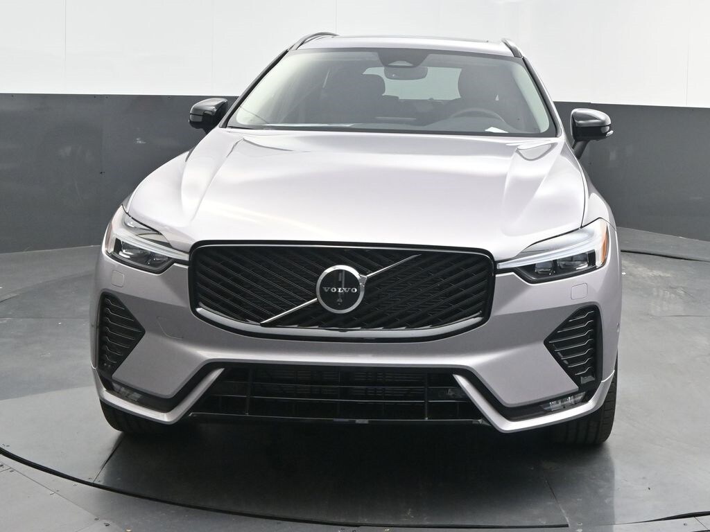 2026 Volvo XC60 B5 Plus photo 2