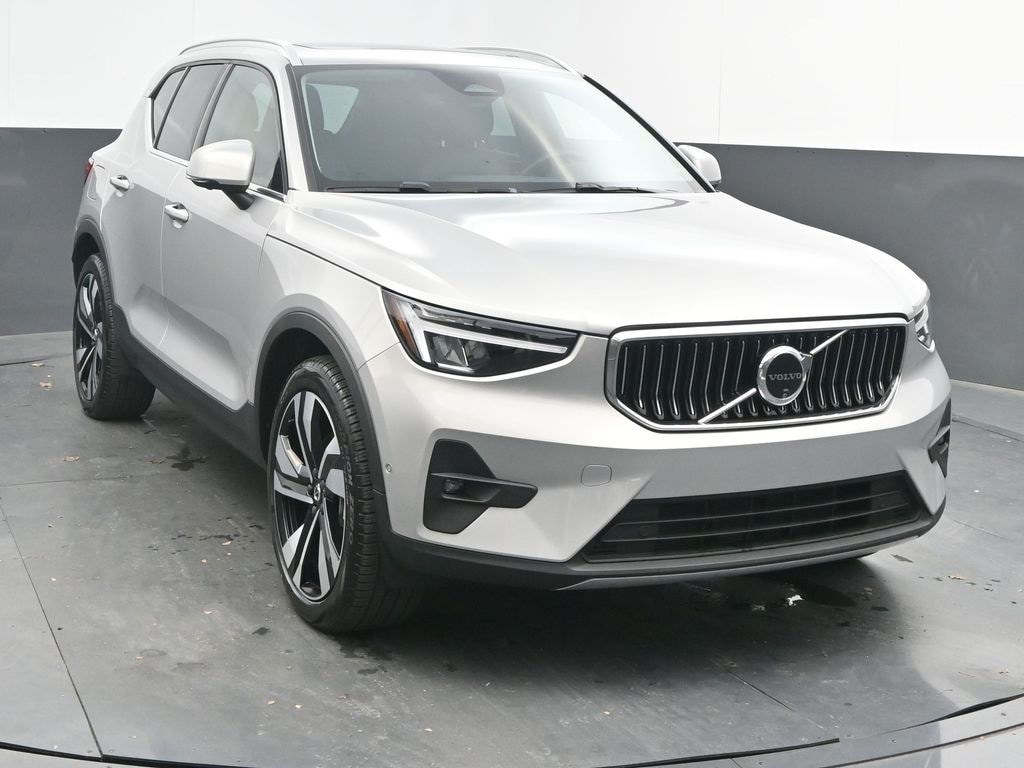Certified 2025 Volvo XC40 B5 Plus Bright Theme SUV