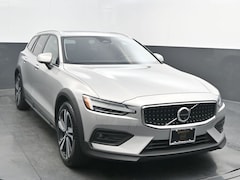 2025 Volvo V60 Cross Country B5 Plus Wagon