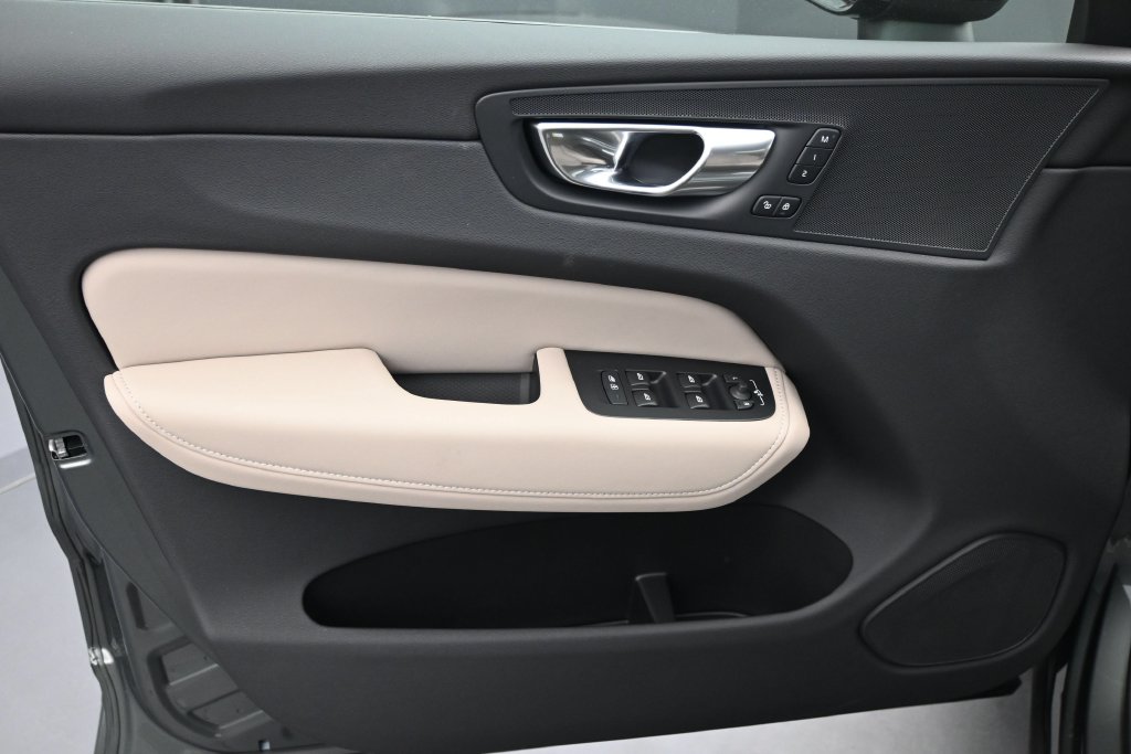 New 2027 Volvo XC60 B5 Core SUV