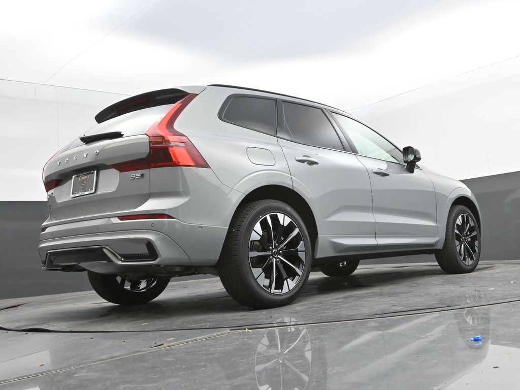 2026 Volvo XC60 Plus - Photo 25