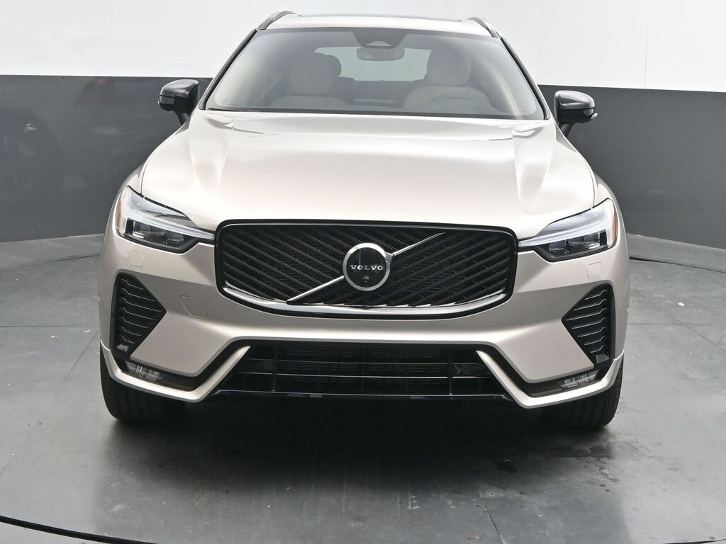 2026 Volvo XC60 B5 Plus photo 2