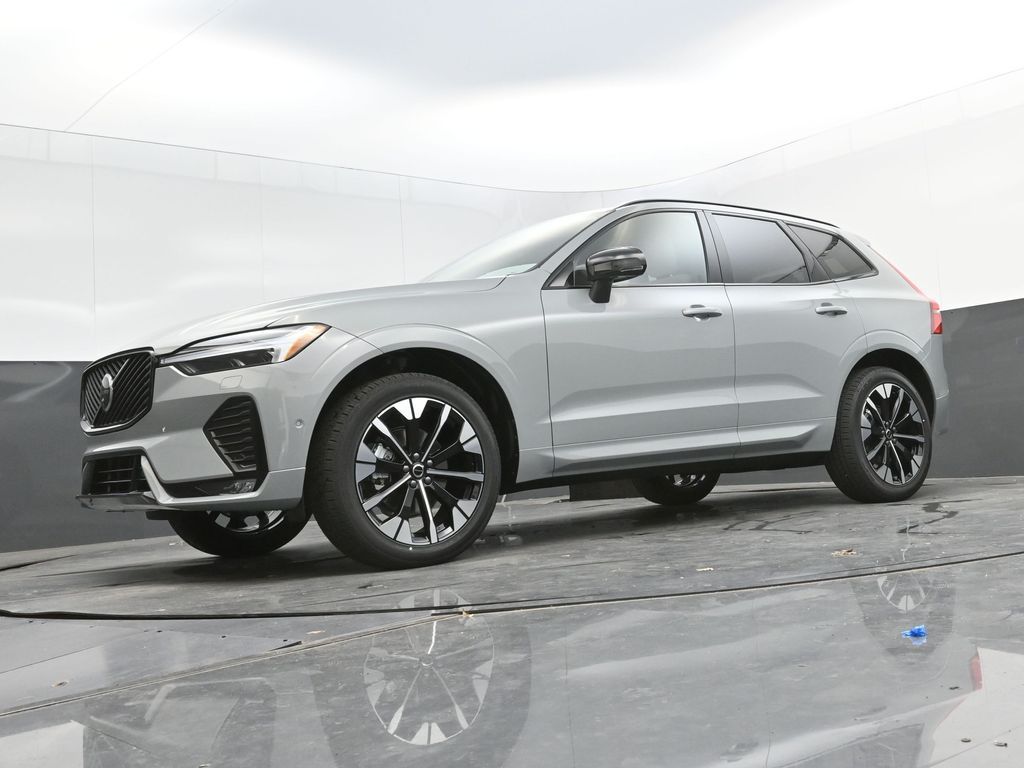 2026 Volvo XC60 Plus - Photo 21