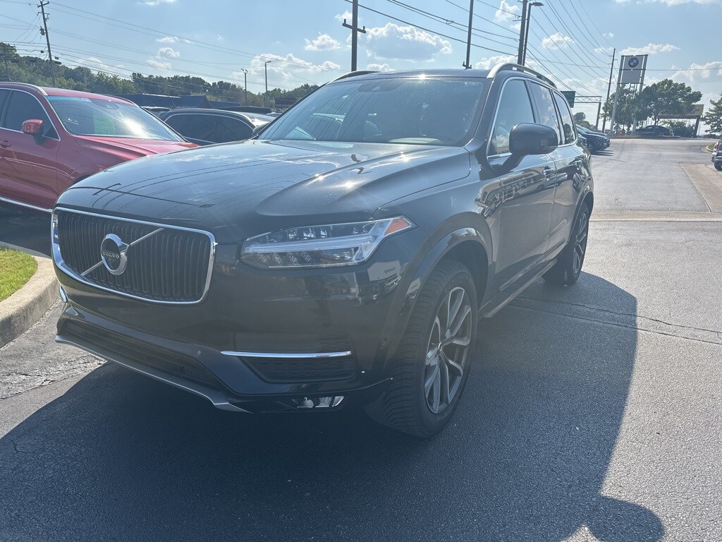 2017 Volvo XC90 T6 Momentum photo 2