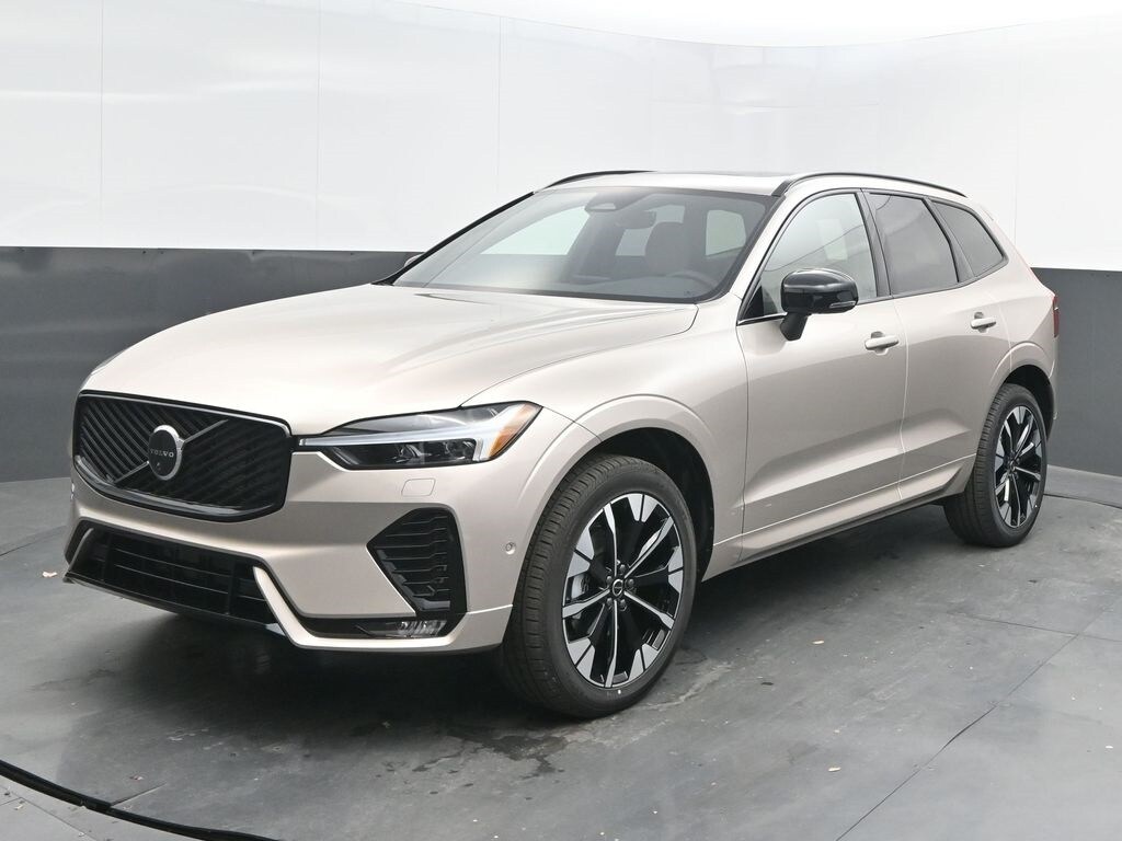 2026 Volvo XC60 B5 Plus photo 3