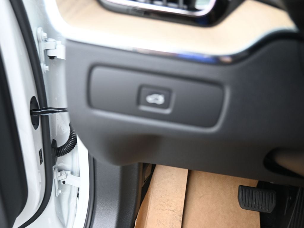 2026 Volvo XC60 Core - Photo 15