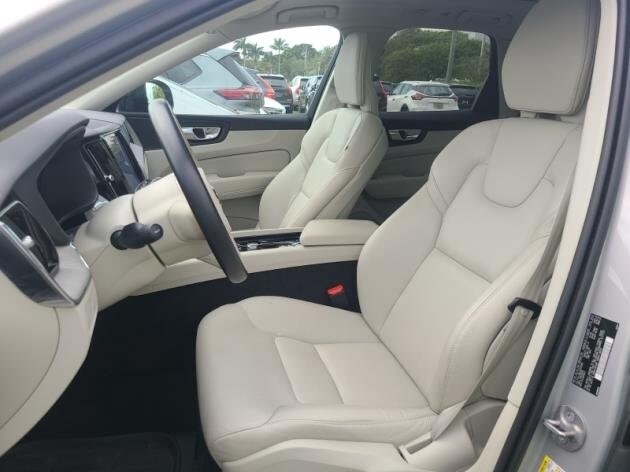 2024 Volvo XC60 B5 Plus photo 2