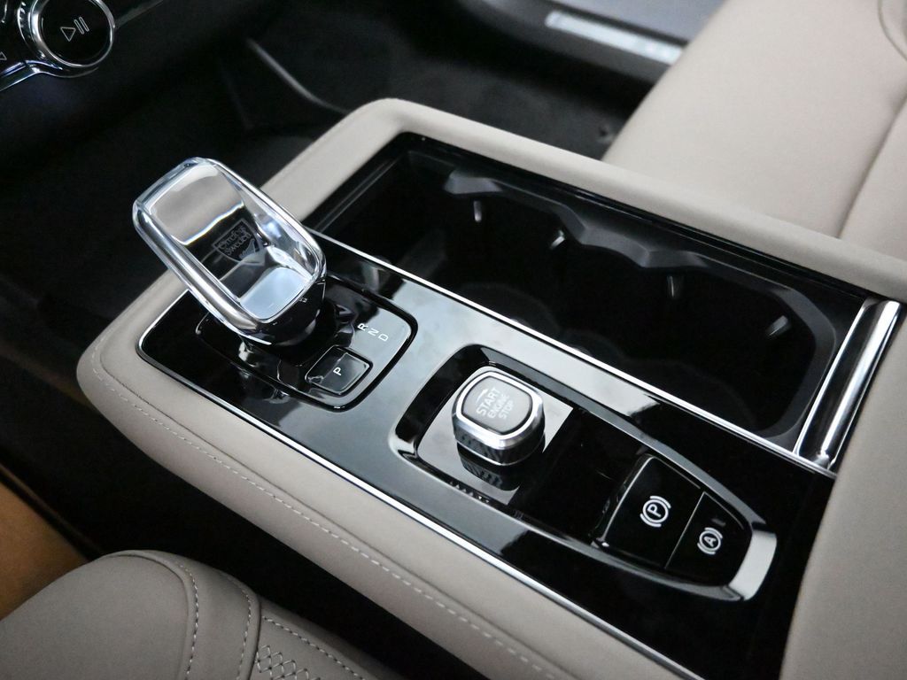 2026 Volvo XC90 Plus - Photo 24