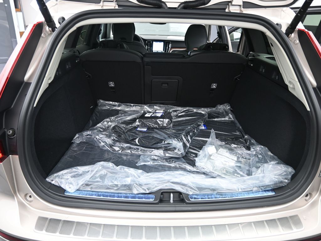 2026 Volvo V60 Cross Country Plus - Photo 30