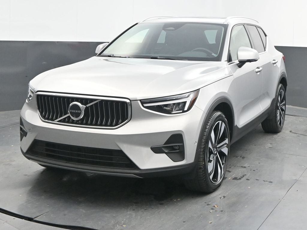 Certified 2025 Volvo XC40 B5 Plus Bright Theme SUV