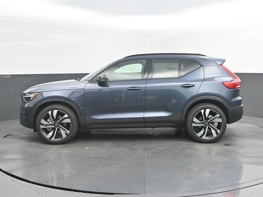 New 2026 Volvo XC40 B5 Plus SUV