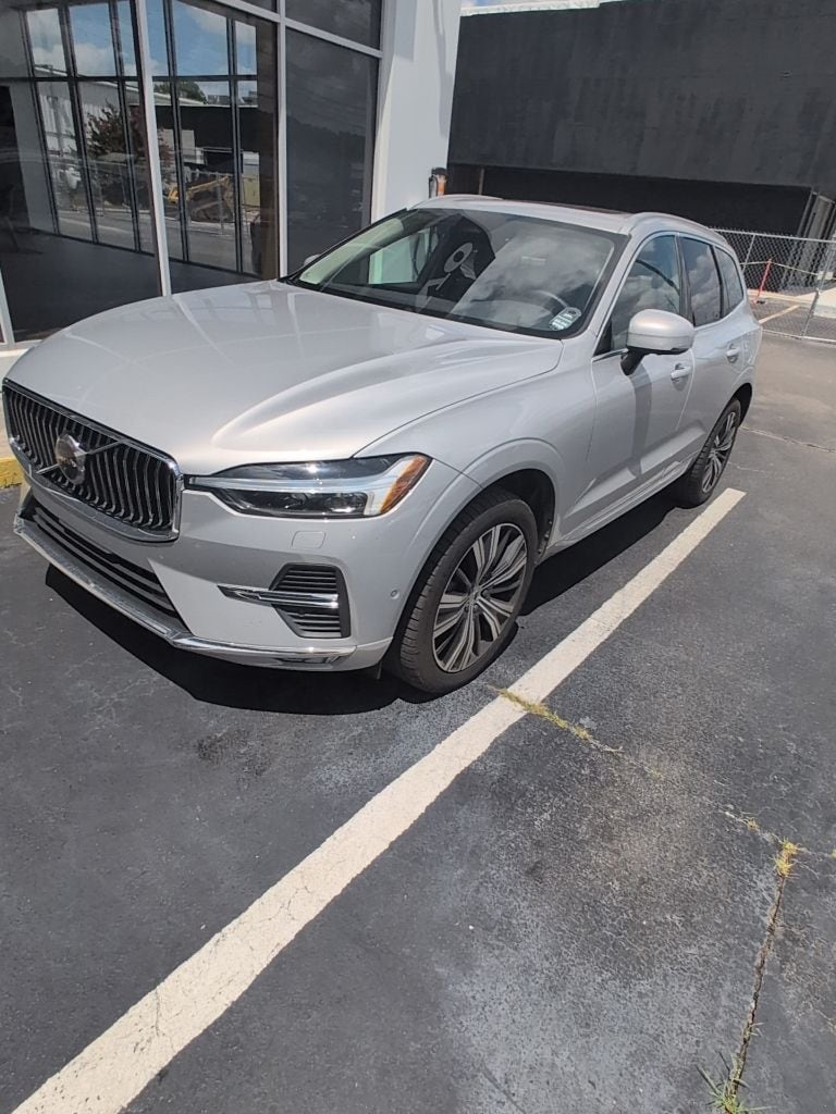 2023 Volvo XC60 B5 Plus Bright Theme FWD's photo