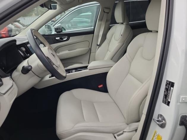 2023 Volvo XC60 B5 Plus photo 3