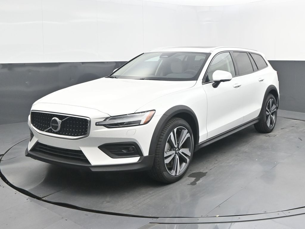 2026 Volvo V60 Cross Country B5 Plus AWD's photo