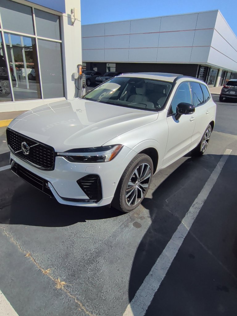 2024 Volvo XC60 B5 Plus Dark Theme SUV