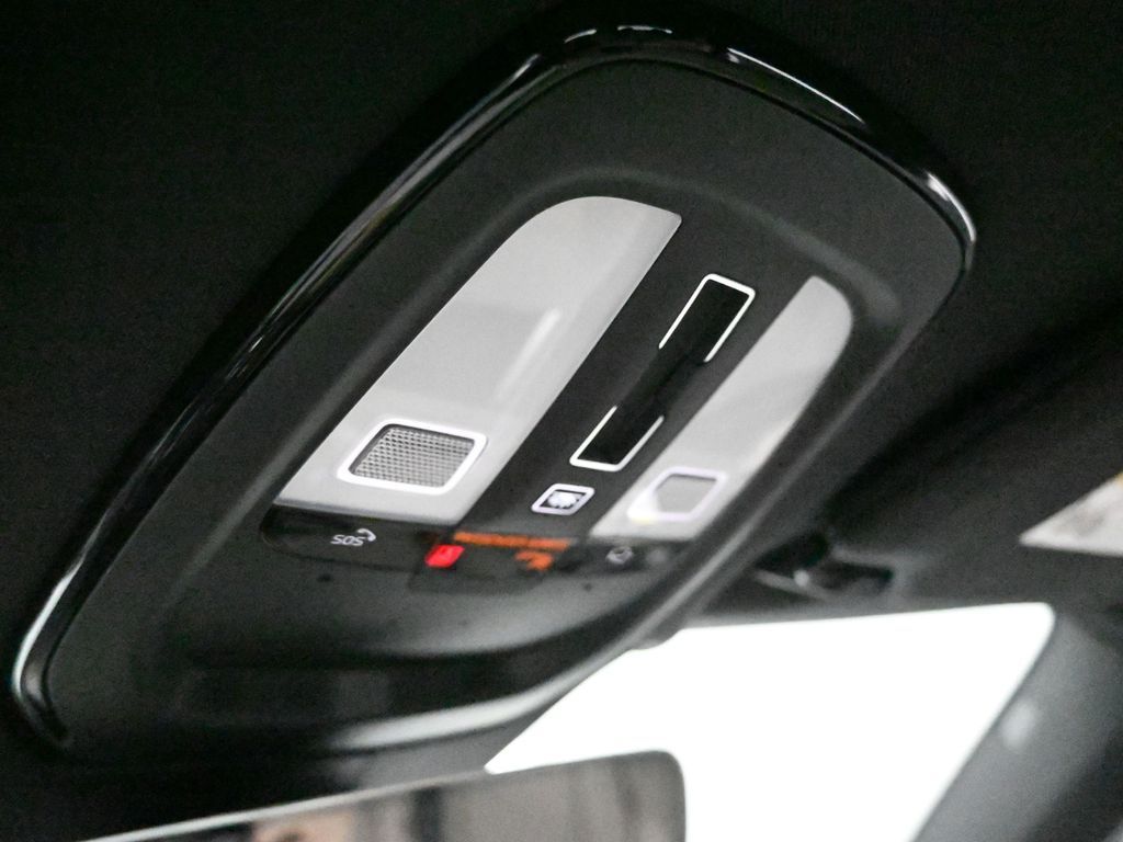 2026 Volvo XC90 Plus - Photo 25