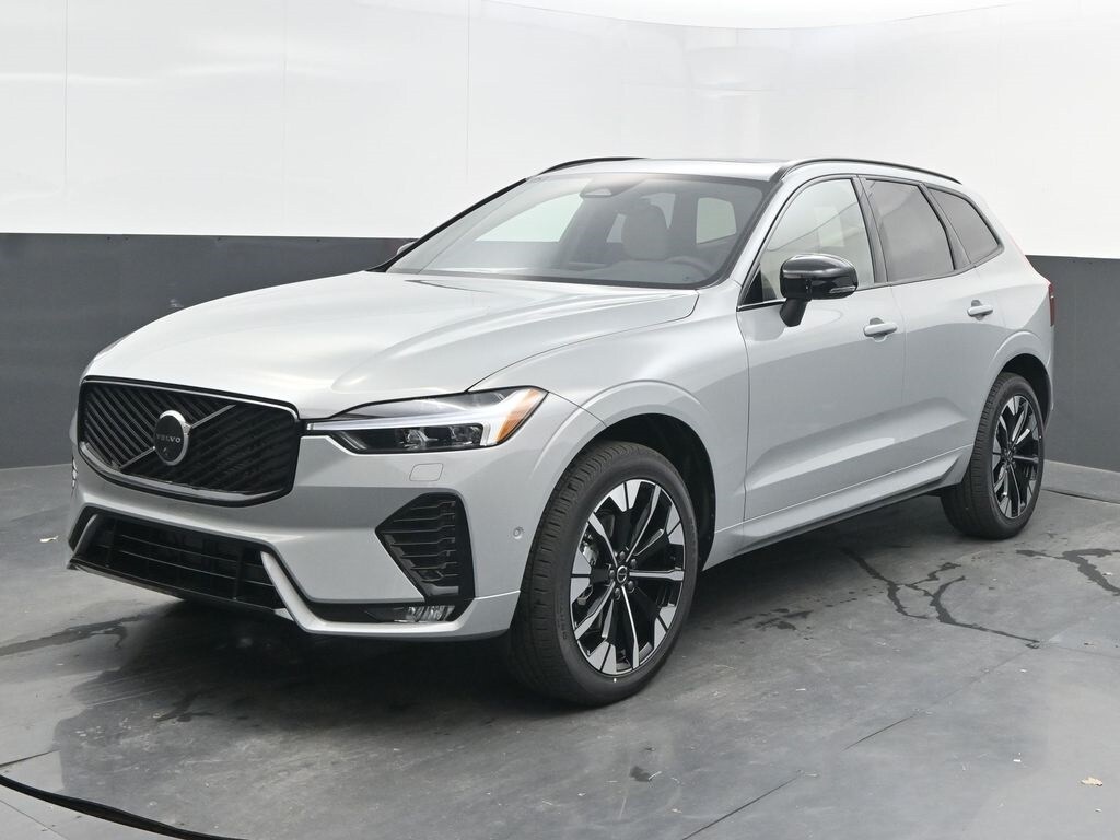 2026 Volvo XC60 B5 Plus photo 3