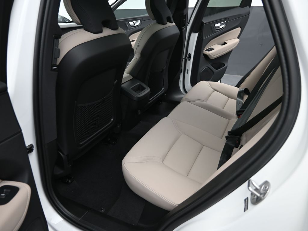 2026 Volvo XC60 Core - Photo 28