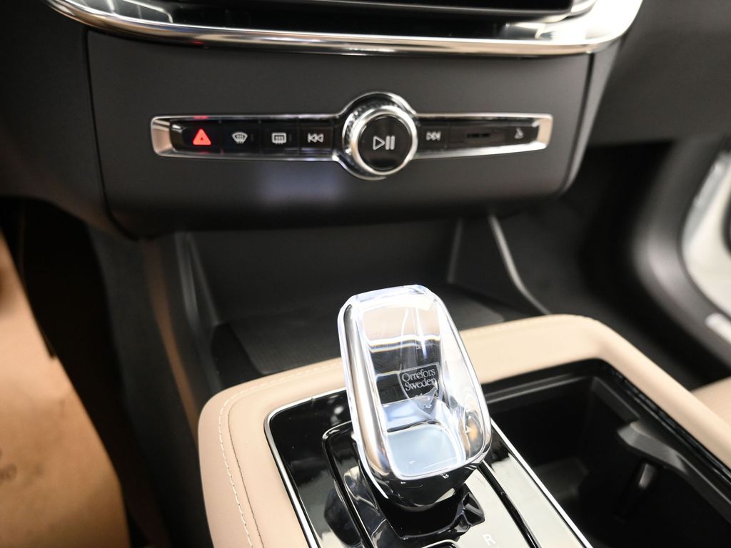 2026 Volvo XC90 Ultra - Photo 23
