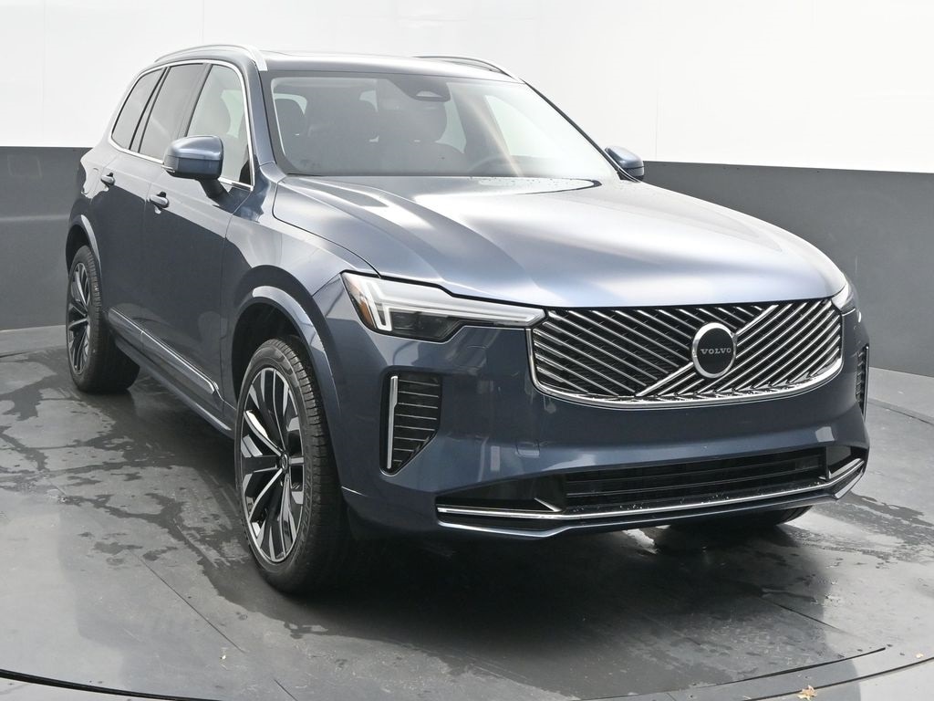 2026 Volvo XC90 Core's photo
