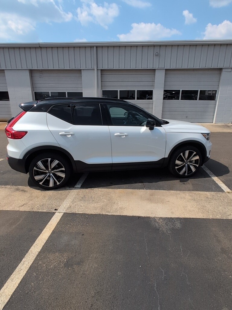2022 Volvo XC40 Recharge P8 Plus photo 3