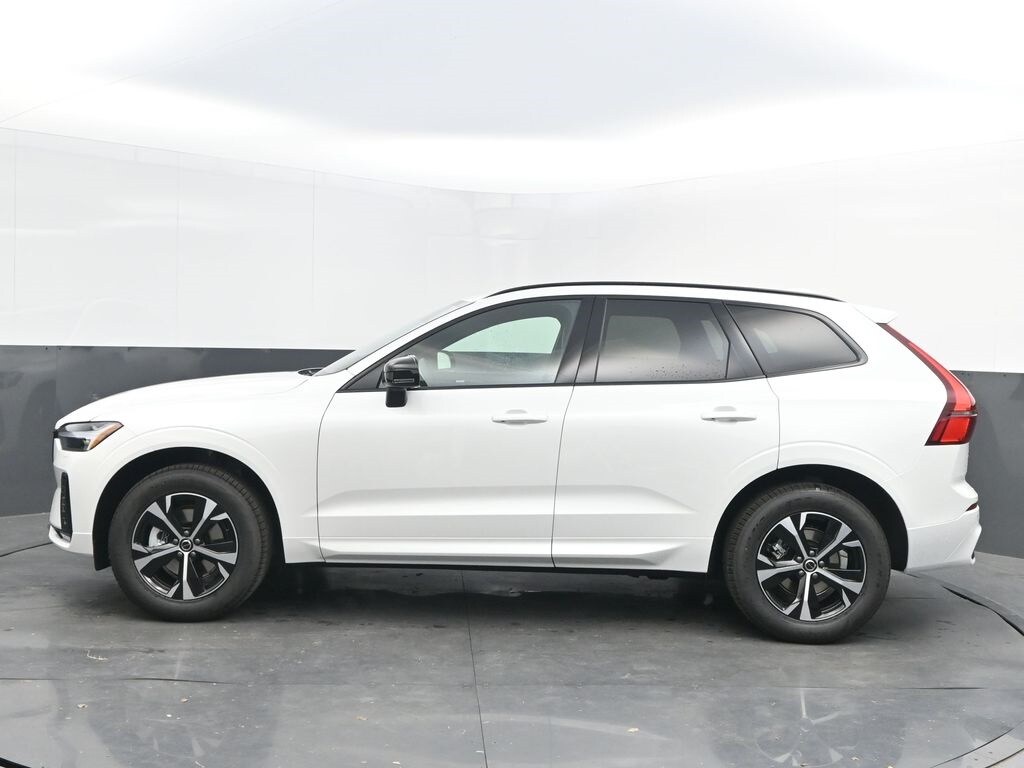 2026 Volvo XC60 B5 Core photo 3