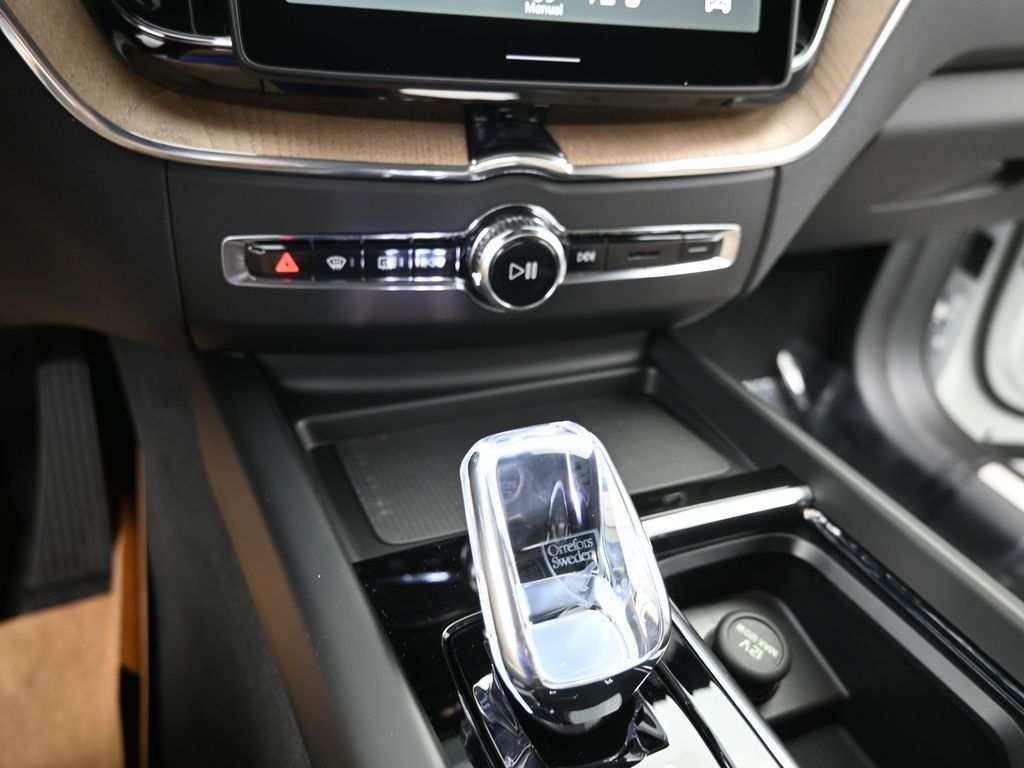 2026 Volvo XC60 Core - Photo 23