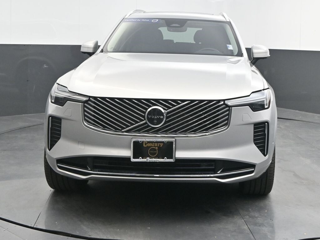 2025 Volvo XC90 B5 Plus photo 2