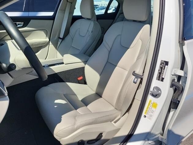 2024 Volvo S60 B5 Plus photo 3