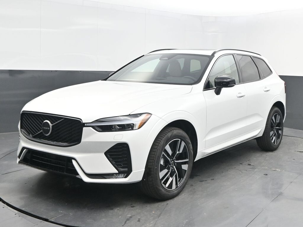 2026 Volvo XC60 B5 Core photo 3