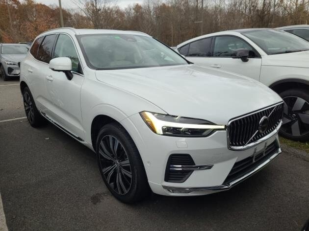2023 Volvo XC60 B5 Plus photo 2