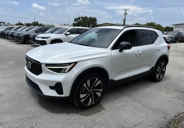 2023 Volvo XC40 B5 Plus Dark AWD's photo