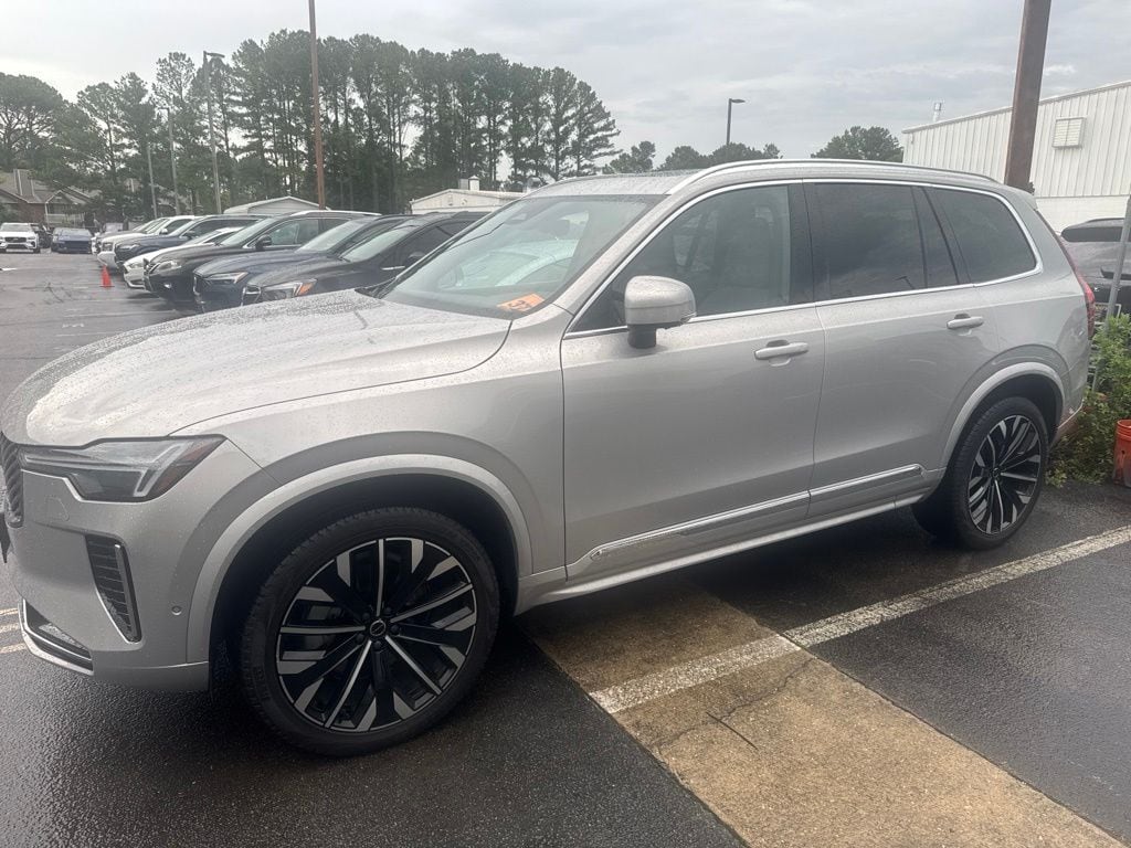 2025 Volvo XC90 B5 Plus Bright 4WD's photo
