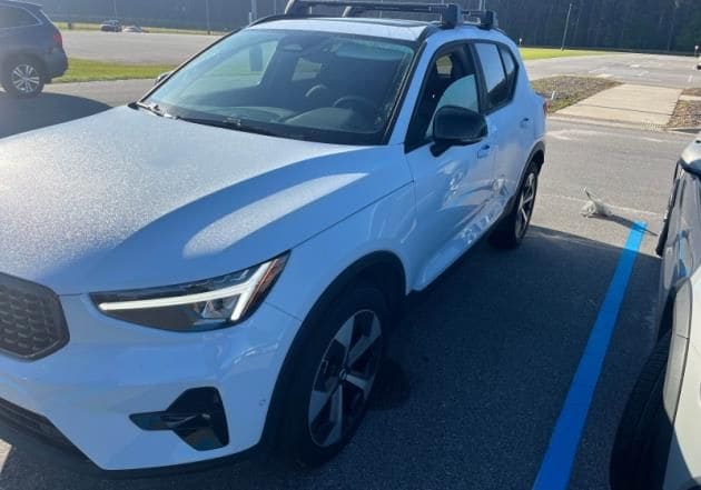 2025 Volvo XC40 Plus