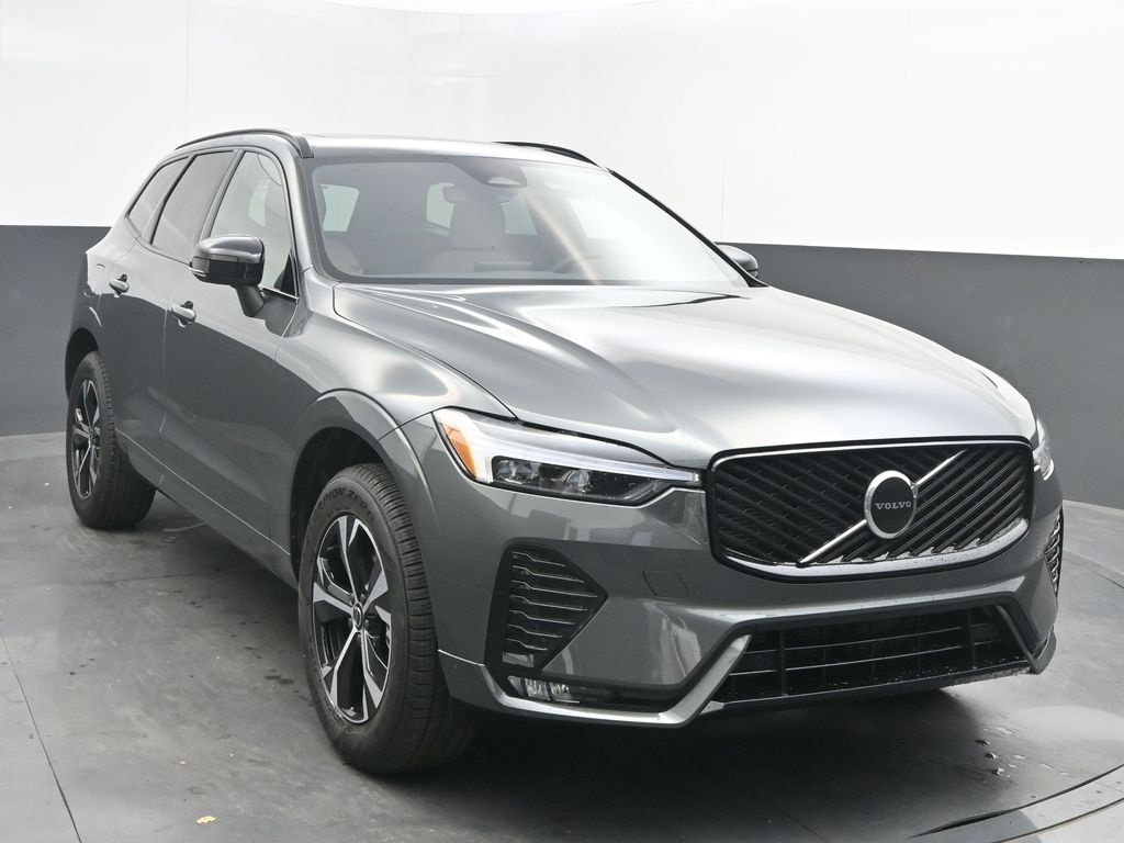 2026 Volvo XC60 Core's photo