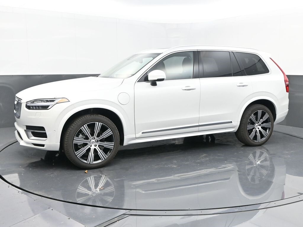 2025 Volvo XC90 T8 Plus photo 4