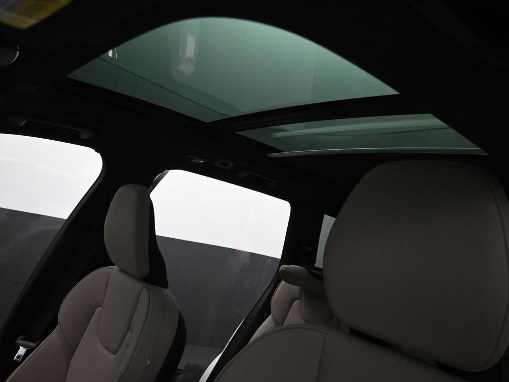 2026 Volvo XC90 Plus - Photo 26