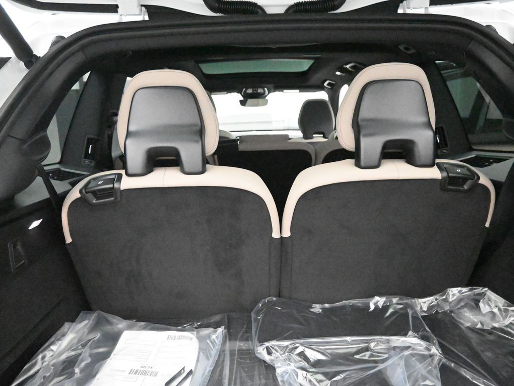 2026 Volvo XC90 Plus - Photo 31