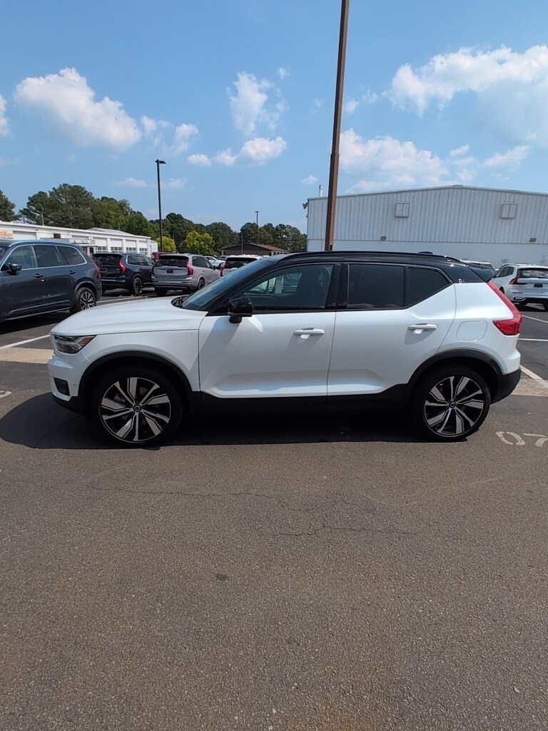 2022 Volvo XC40 Recharge P8 Plus photo 2