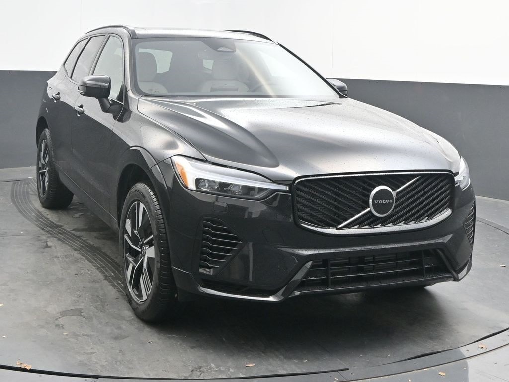 2026 Volvo XC60 Core's photo