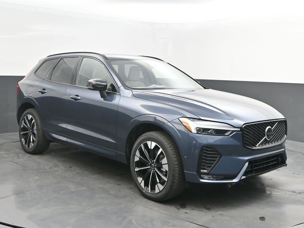 2026 Volvo XC60 Plus's photo