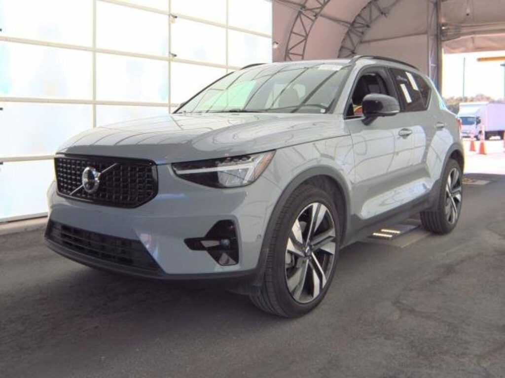 Certified 2025 Volvo XC40 B5 Plus Dark Theme SUV