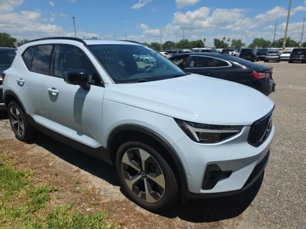 Used 2026 Volvo XC40 B5 Plus SUV
