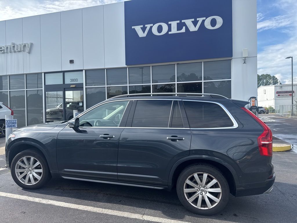 2017 Volvo XC90 T6 AWD Momentum's photo