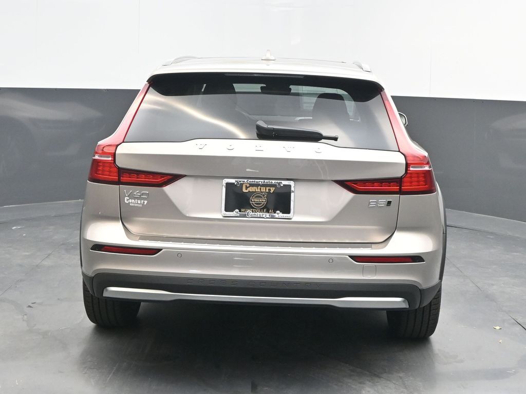 2026 Volvo V60 Cross Country Plus - Photo 6