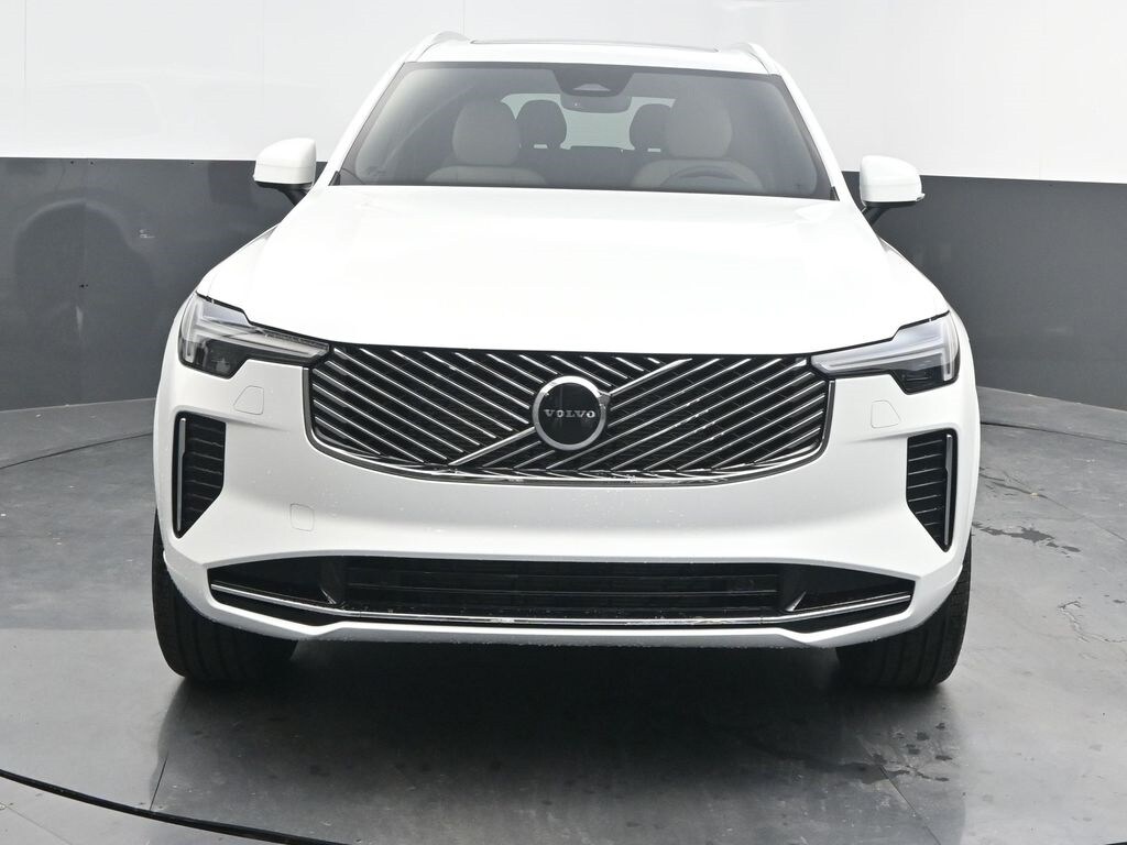 2026 Volvo XC90 B5 Core photo 2