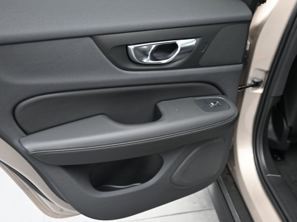 2026 Volvo V60 Cross Country Plus - Photo 26