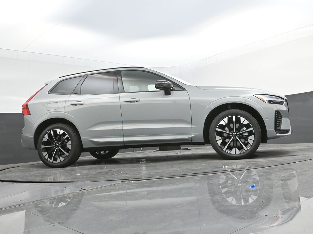 2026 Volvo XC60 Plus - Photo 26