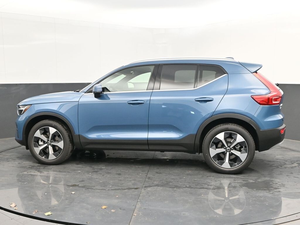 2025 Volvo XC40 Core photo 4